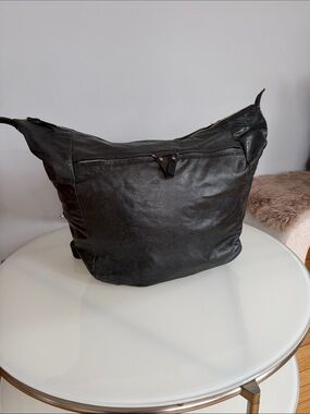 m0851 Black Leather Women's Backpack — Sleek Everyday Carry